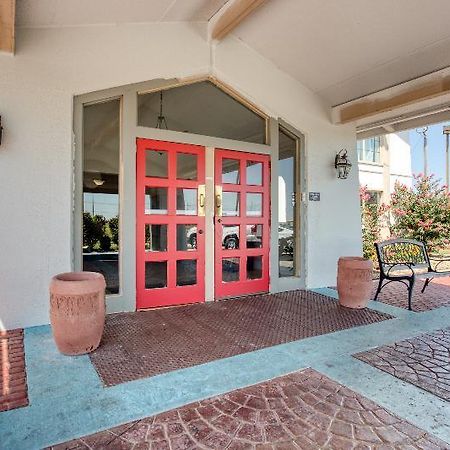 Hemp Inn Oklahoma City South エクステリア 写真