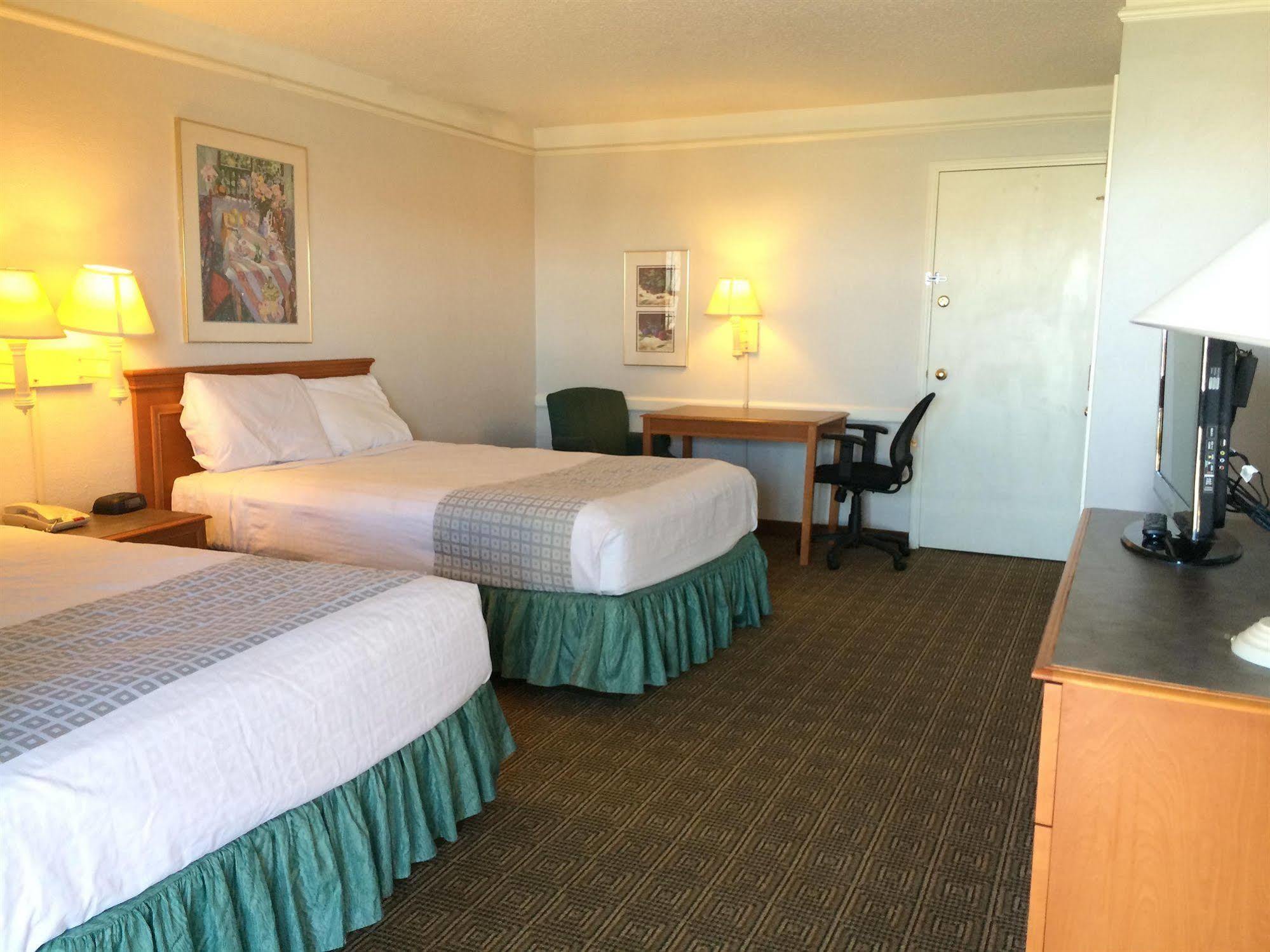 Hemp Inn Oklahoma City South エクステリア 写真