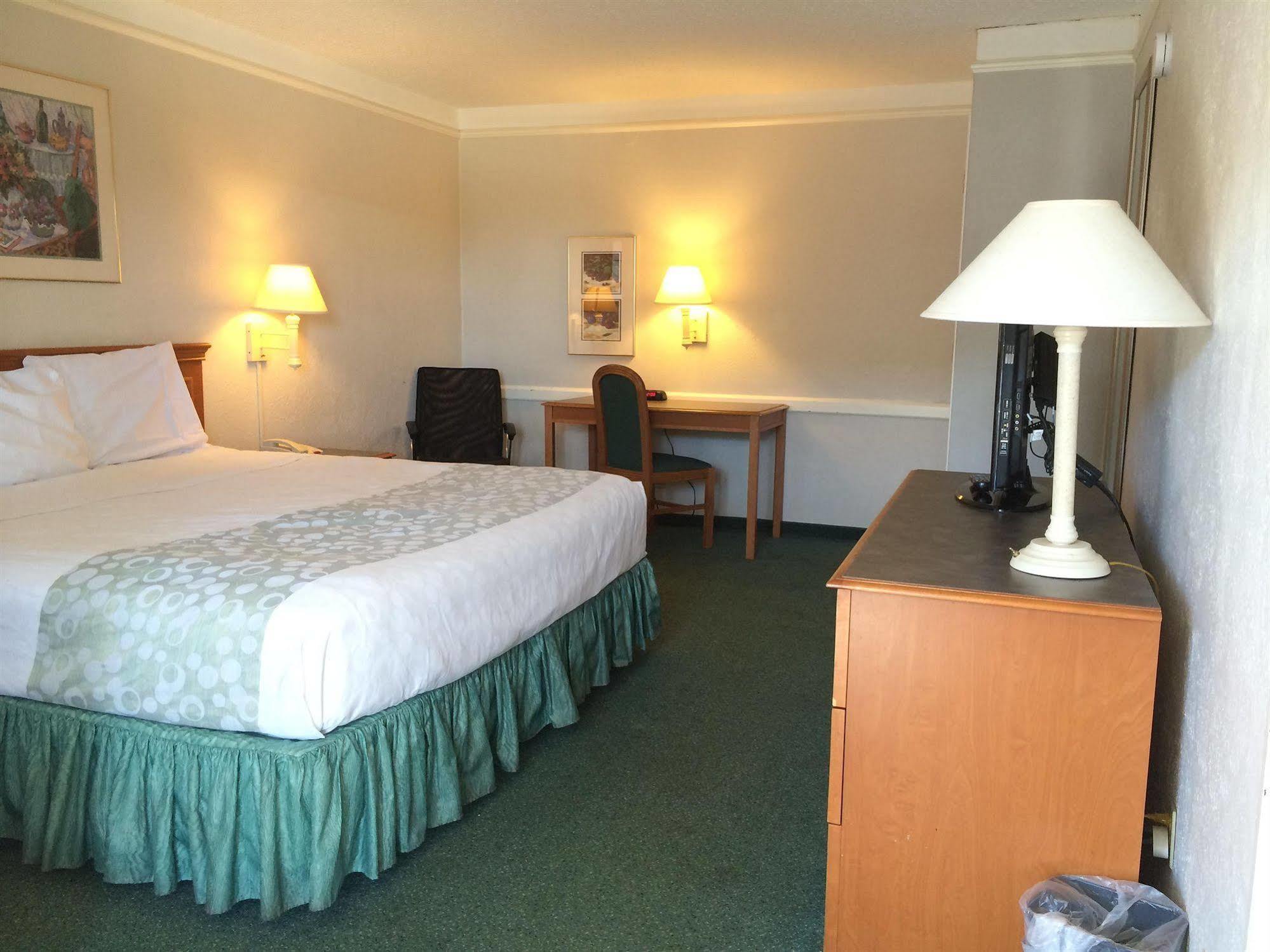 Hemp Inn Oklahoma City South エクステリア 写真