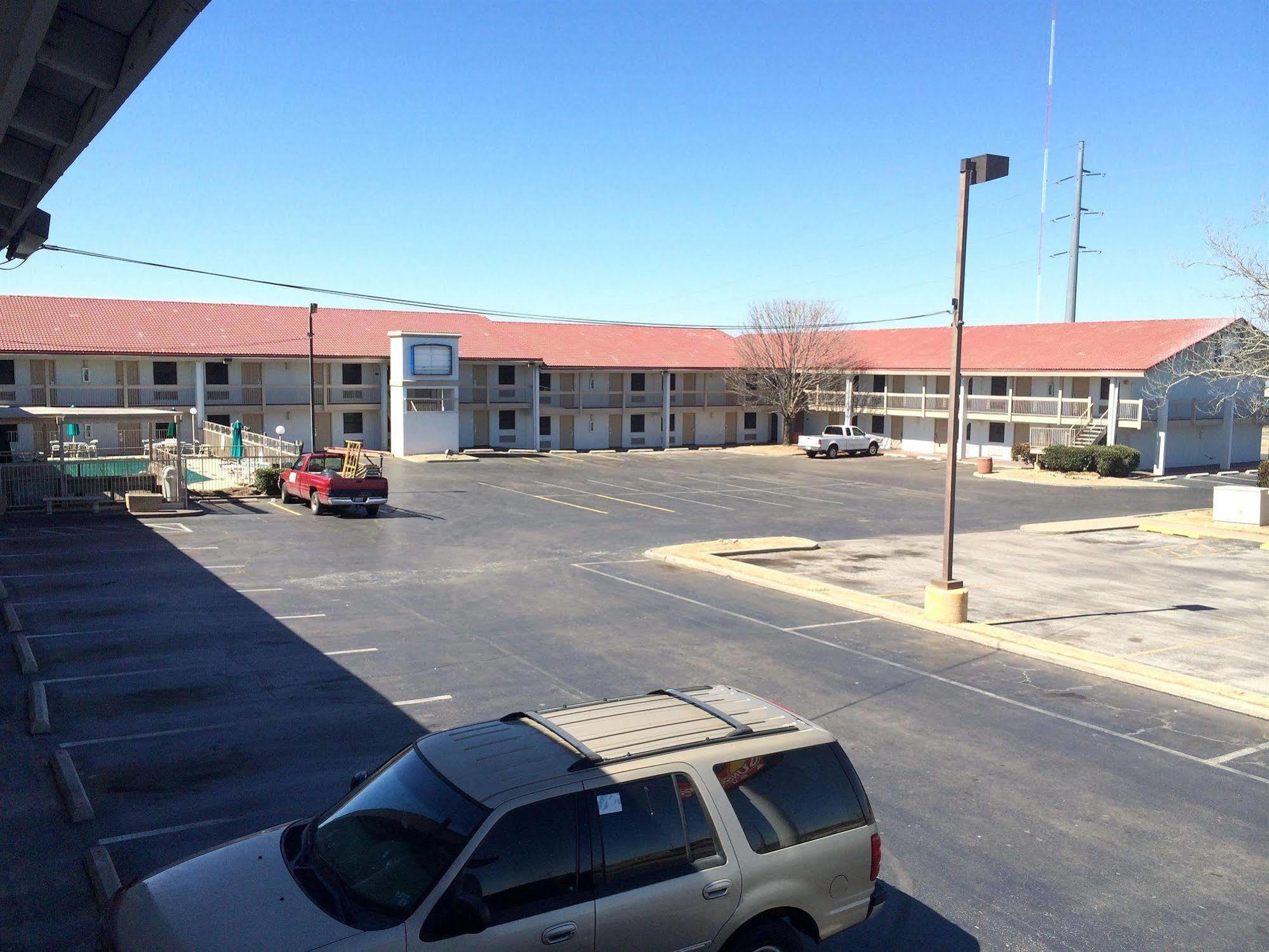 Hemp Inn Oklahoma City South エクステリア 写真