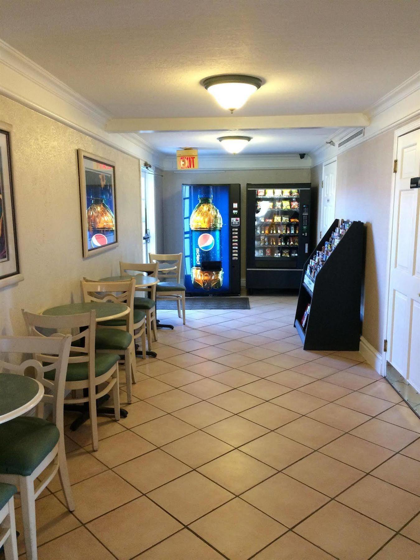Hemp Inn Oklahoma City South エクステリア 写真
